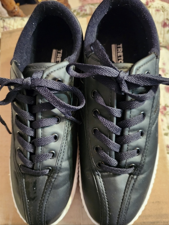 Tretorn Shoes - Tretorn Womens Black Leather Low-Top Sneakers